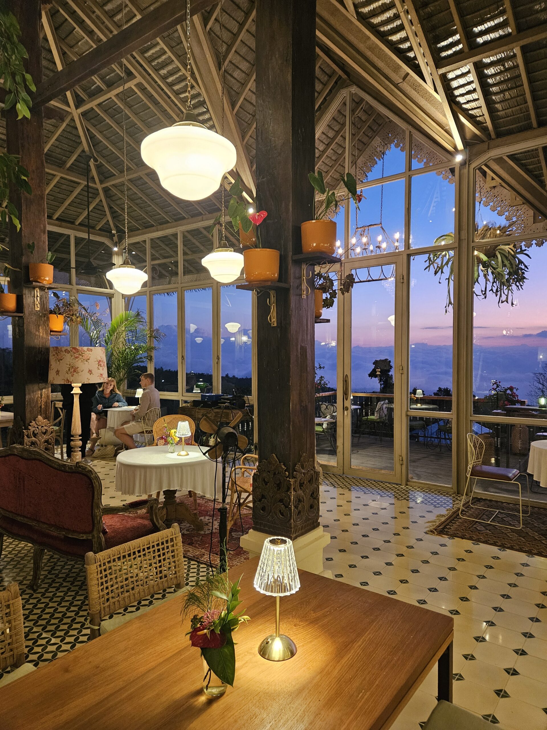 Restaurant & Fireplace