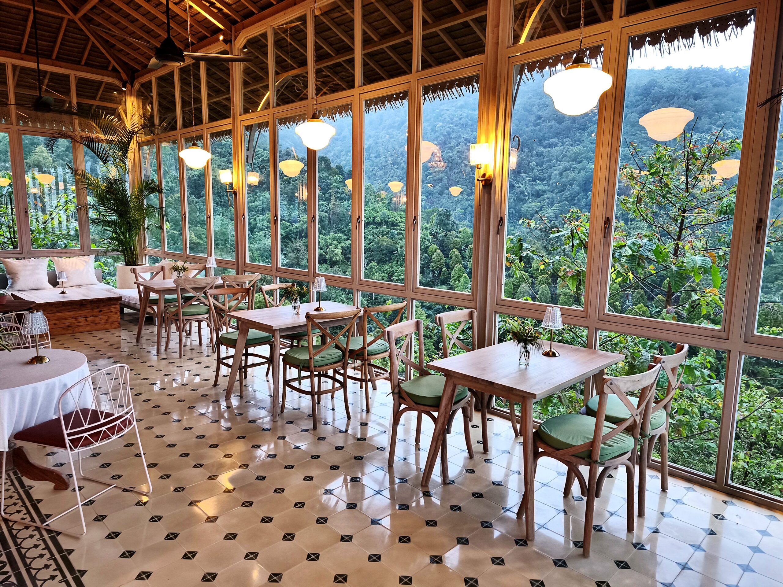Restaurant & Fireplace